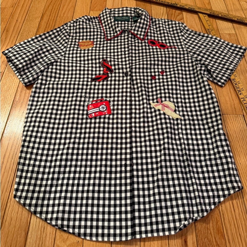 SET Stylish Black White Checkered Shirt & Skirt Set
Red Accents Patches granny